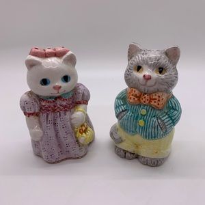 Vintage 1993 AVON Mr and Mrs Kitty Salt and Pepper shaker set.  Like new!
